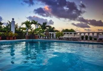 The Ocean View Inn has Balcony rooms