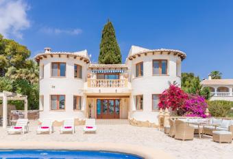 Pia has Balcony rooms