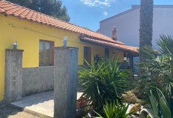 Casa Vacanza Sa dommu de Teresa has Balcony rooms