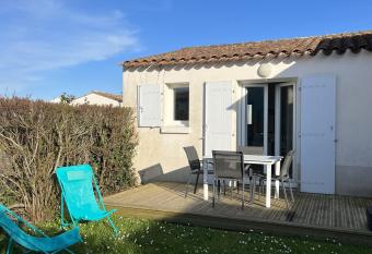 52amareyeurs has Balcony rooms