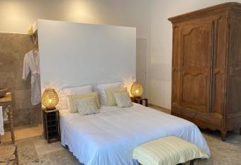 Chambre d h  tes de la cime allows 18 year olds to book a room