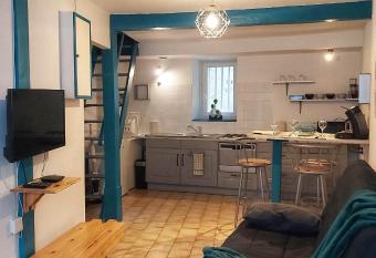 Duplexe de l   Hermitage allows 18 year olds to book a room