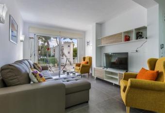 Assimetric has Balcony rooms