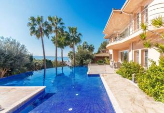 Alcanada Paradise has Balcony rooms