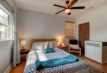 Spanish Bungalow Guest House has Balcony rooms