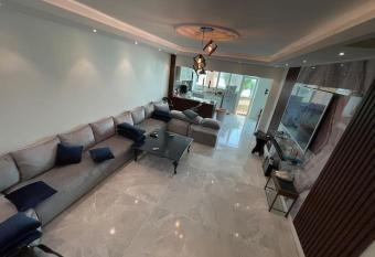 Lovely 3 bedrooms beach condo has Balcony rooms