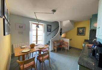 Maison au c  ur de Sablet & terrasse panoramique has Balcony rooms