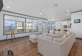 Hebert's Landing Oasis-BBQ, HOT TUB, fishing & sunsets has Balcony rooms