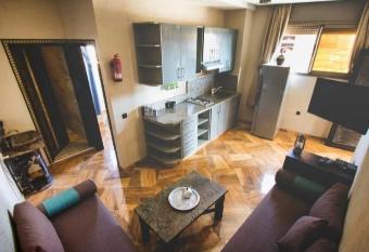 Auberge guest house1 allows 18 year olds to book a room