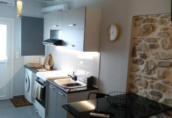 CASA SYRA allows 18 year olds to book a room