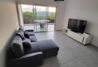 Magnifique appart face marina allows 18 year olds to book a room