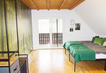 Gro  z  gige Maisonette am Bach has Balcony rooms