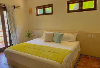 A Son de Mar - Playa Las Gatas acceso por mar allows 18 year olds to book a room