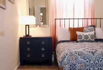 Upscale Super LUX Private 2br Near NYC allows 18 year olds to book a room