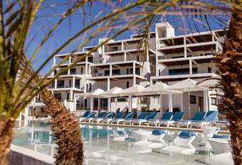 The Cove at Cerritos has Balcony rooms