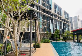 CoreSoho Suite by BKAstaycation KotaWarisan Sepang KLIA Airport, Free Wifi has Balcony rooms