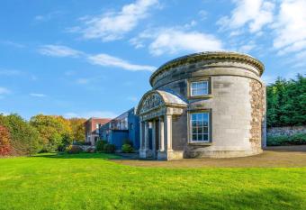 Craigiehall Temple has Balcony rooms