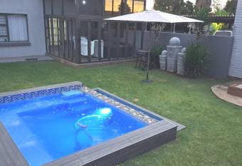 Entire 2 bedroom house with Jacuzzi and pool. has rooms with a private hot tub