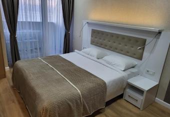 Holiday Apartments Alliance Palace has rooms with a private hot tub