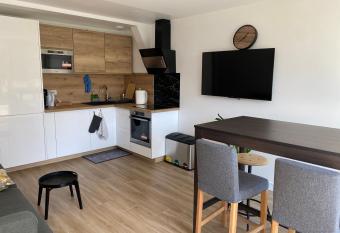 Amazing flat, Paris suburb, near Versailles ,Orly has Balcony rooms