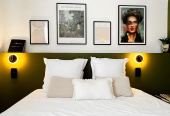 Mona Lisa 2 velos et jacuzzi has rooms with a private hot tub