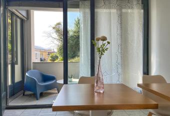 Bilocale con terrazzi Via Antonio Riva 3 by LR allows 18 year olds to book a room