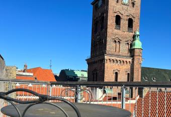 Roof Terrace Penthouse has Balcony rooms