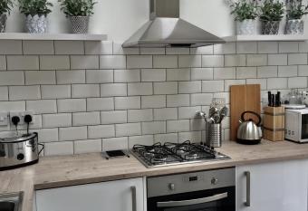 Stylish Boatwright Cottage moments from beach by Whitstable-Holidays allows 18 year olds to book a room