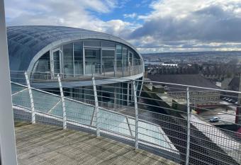 Deluxe 2 Bedroom & 1 Bedroom Appartments has Balcony rooms