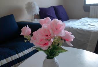 Maisonnette avec terrasse priv  e has Balcony rooms