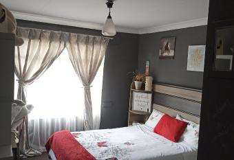 Gilgal Abode has rooms with a private hot tub