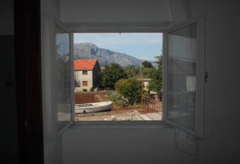 Room St Antun allows 18 year olds to book a room