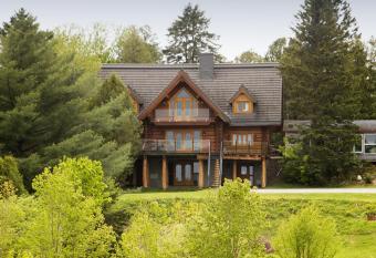 H  bergement  allows 18 year olds to book a room