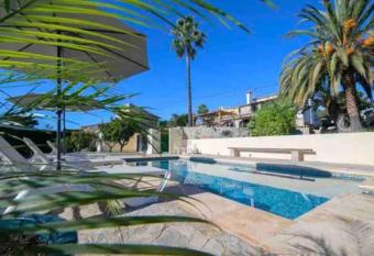 Private guesthouse   Estufa  with a beautiful view allows 18 year olds to book a room