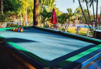 Quintal das Estrelas allows 18 year olds to book a room