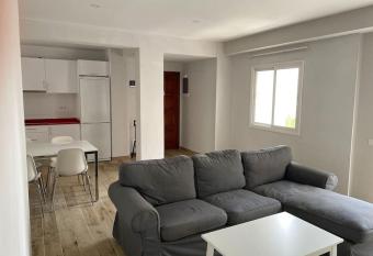 Habitaci  n Privada en apartamento de lujo has Balcony rooms