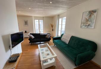 Le logis des Halles has Balcony rooms