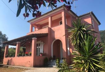 Maison Euphoria has Balcony rooms