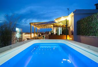 Blanq Carmen Hotel has Balcony rooms