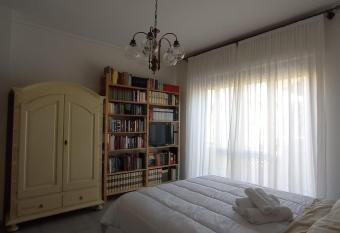 Casa Min   allows 18 year olds to book a room