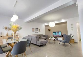 Koroni House has Balcony rooms