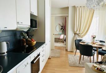 The luxury of aristocrats near airport and jumbo has Balcony rooms