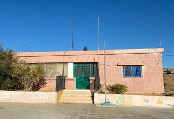 Alshopak castel house has rooms with a private hot tub