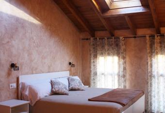 CASA PEQUE has Balcony rooms