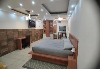 DEPARTAMENTO ALTOS 4 CERCA DEL CONSULADO allows 18 year olds to book a room