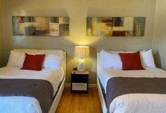 PETS STAY FOR FREE Room #11 allows 18 year olds to book a room