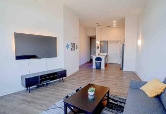 Beautiful Top Floor 1BR w/ FREE PKNG & River View has Balcony rooms