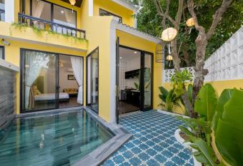 Hoi An Heritage Rosie Villa - 2 Bedrooms with Private Pool and Authentic Hoi An Decor allows 18 year olds to book a room