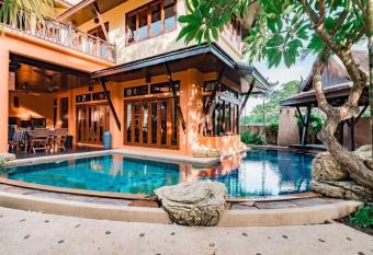 Villano Lilawadee Pool Villa has Balcony rooms