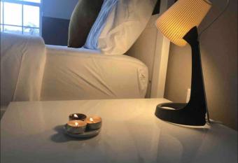   m  zi  g plac   to liv   and w  rk b    k 7 nights minim  m allows 18 year olds to book a room